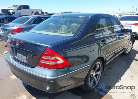 2005 Mercedes-Benz C 240 Luxury z USA, uszkodzony, nr VIN WDBRF61J45A685720